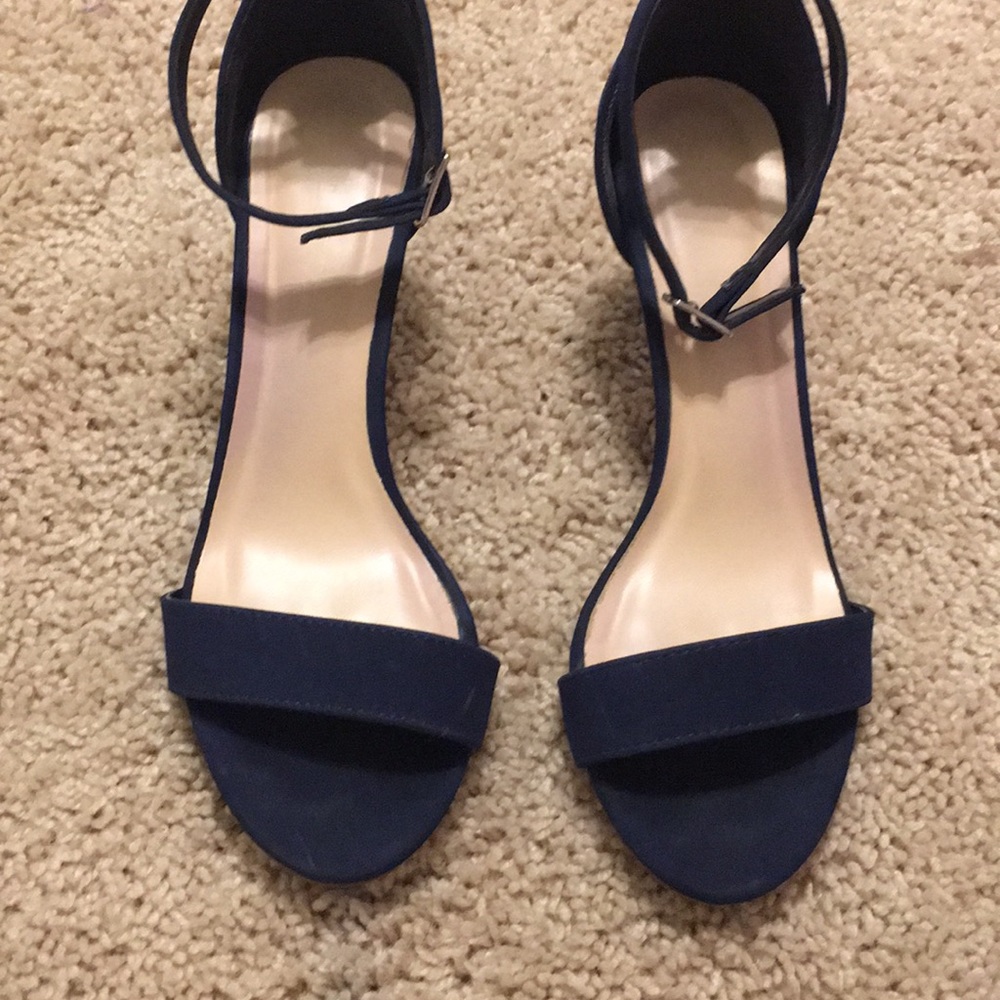 ✨3 for $20✨ Navy blue solanz size 7 high heels